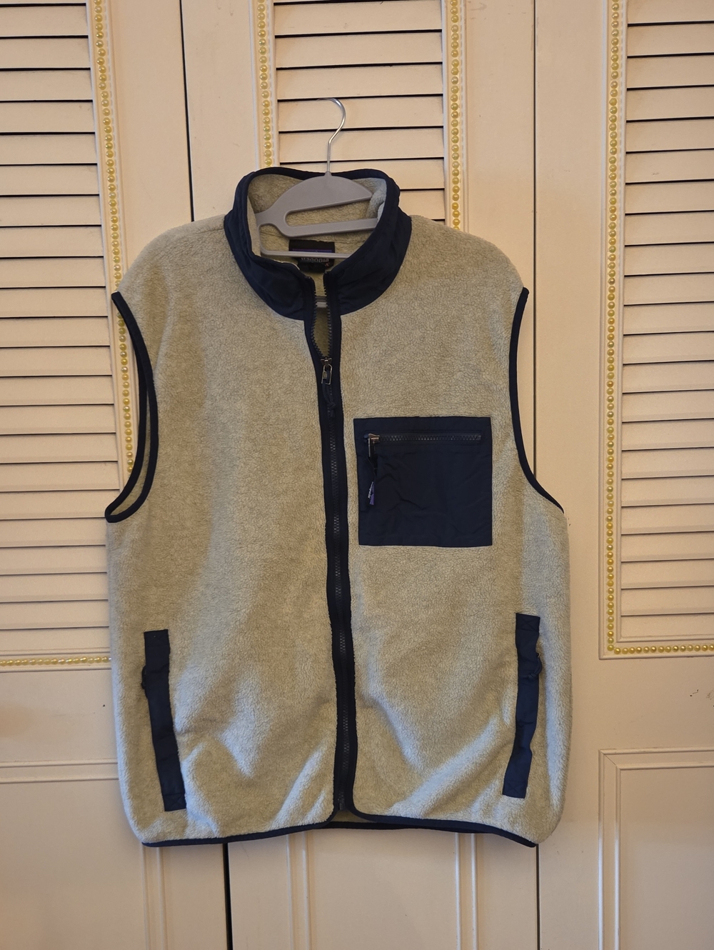 Patagonia Synchilla Light Gray Fleece Vest with Navy Trim